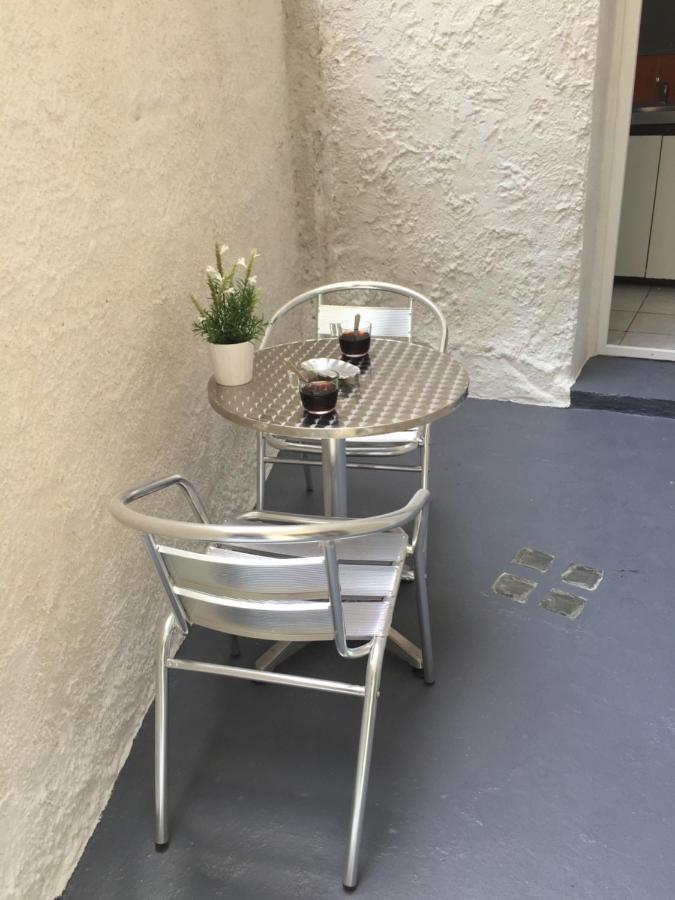 Studio Centre Avec Terrasse Avignon Exterior photo